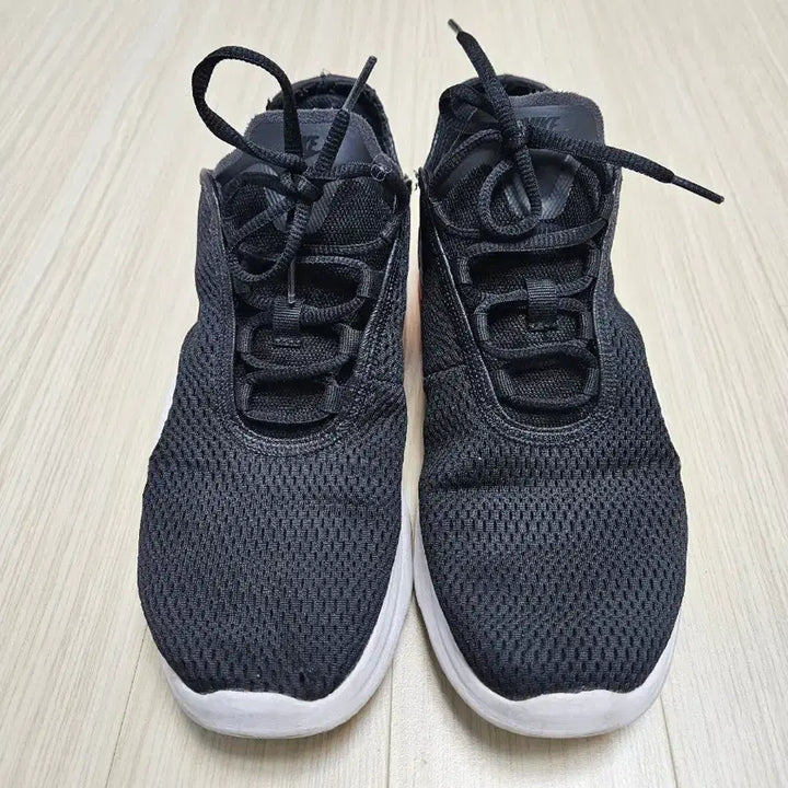 [BUNJANG] Nike Air Max Motion 2 Black/Red Sneakers (270mm) / 나이키 에어맥스 모션 2 블랙/레드 270mm