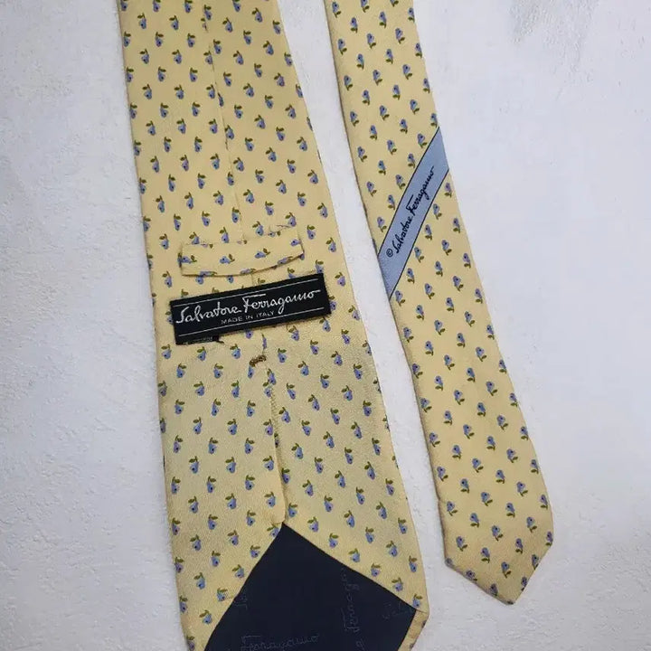 [SOLD OUT] 빈티지 페라가모 넥타이.스카프 옐로우 패턴