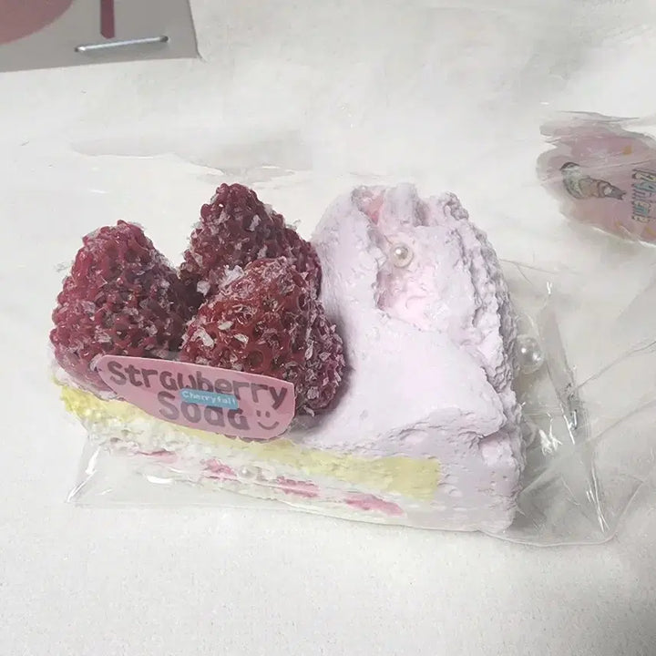 [SOLD OUT] 말랑이 129 딸기 조각케이크