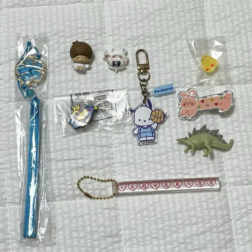 [BUNJANG] Sanrio Pochacco, Kiki &amp; Lala, Dinosaur Figure, Rabbit Hairpin Gachapon Bundle / 산리오 포차코 키링, 키키라라, 공룡 피규어, 토끼 머리핀 가챠