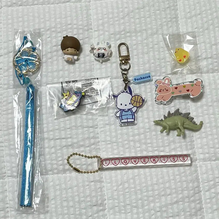[BUNJANG] Sanrio Pochacco, Kiki &amp; Lala, Dinosaur Figure, Rabbit Hairpin Gachapon Bundle / 산리오 포차코 키링, 키키라라, 공룡 피규어, 토끼 머리핀 가챠