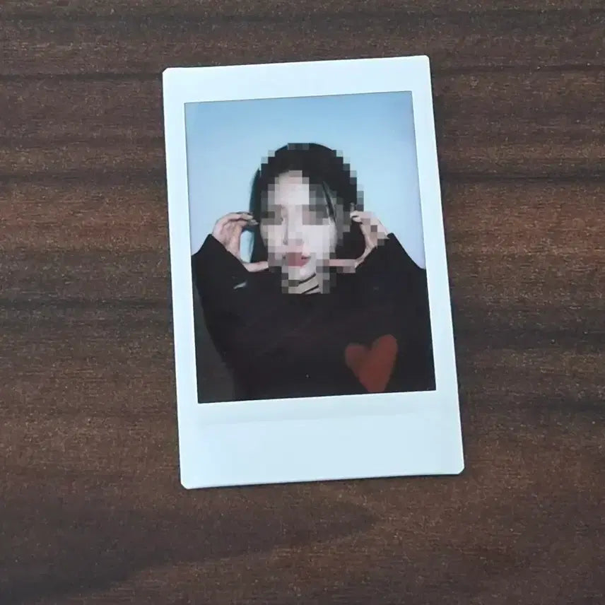 [BUNJANG] Loossemble Hyunjin Signed Polaroid / 루셈블 현진 싸인 폴라로이드