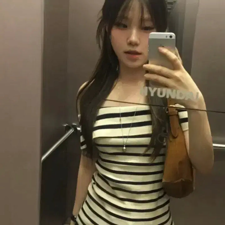 [BUNJANG] Our Cabinet Off-Shoulder Top (New) / 아워캐비넷 오프숄더(새상품)
