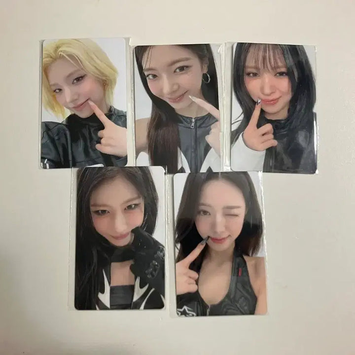 [BUNJANG] ITZY Tunnel Vision Concert Online MD Photocard Set / itzy 있지 터널비전 콘서트 온라인 md 포카 세트