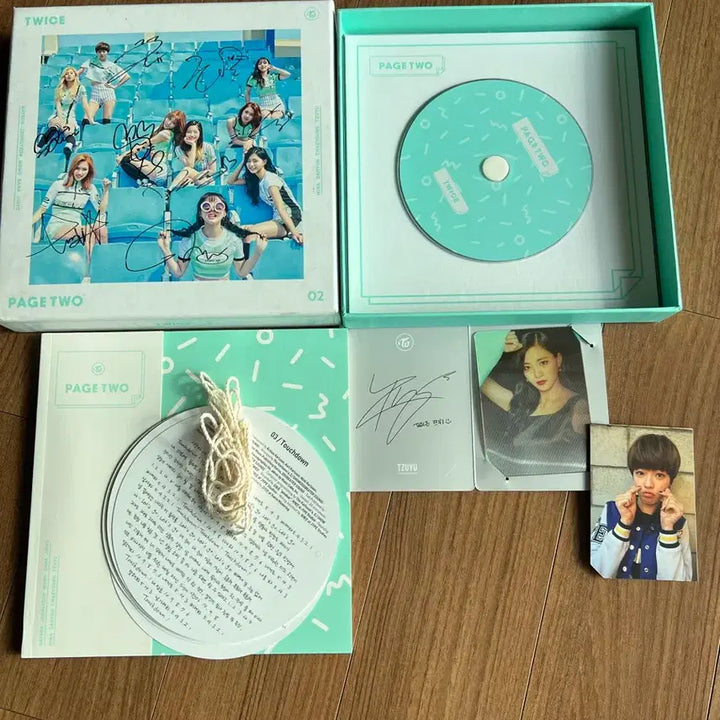 [BUNJANG] Twice PAGE TWO Autographed Album (All Members except Tzuyu) / 트와이스 Twice PAGE TWO 친필 싸인 앨범
