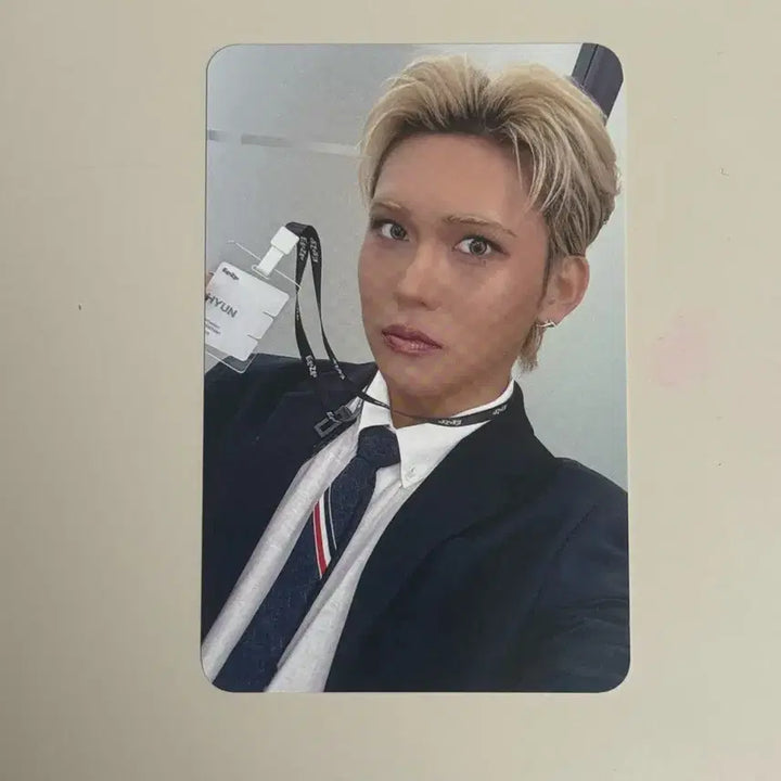 [BUNJANG] Xlov X102 Welcome Kit Hyun Photocard / 이고지고 엑스러브 Xlov 웰컴키트 포카 현