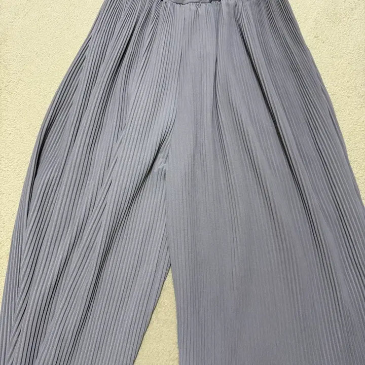 [BUNJANG] Grey Pleated Long Pants / 그레이 플리츠 롱팬츠