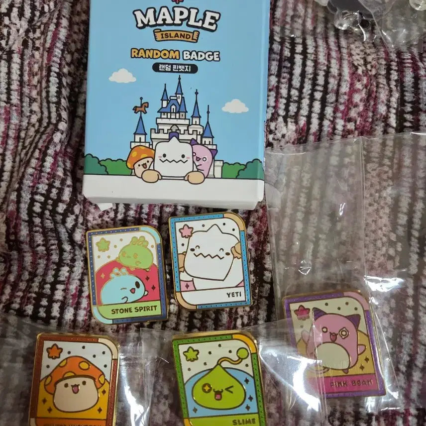 [BUNJANG] MapleStory X Lotte World Random Can Badge Bundle Set (5 Types) / 메이플X롯데월드 랜덤 핀뱃지 5종 일괄판매