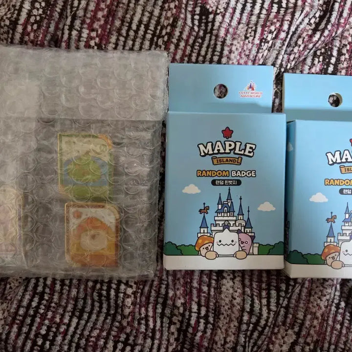 [BUNJANG] MapleStory X Lotte World Random Can Badge Bundle Set (5 Types) / 메이플X롯데월드 랜덤 핀뱃지 5종 일괄판매