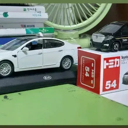 [BUNJANG] Tomica Taxi &amp; Taxi Cap Bundle Set / K7 택시 &amp; 택시캡 땐 토미카 일괄
