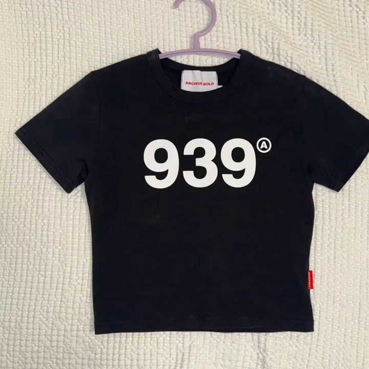 [SOLD OUT] 아카이브 볼드 939 반팔티 블랙
