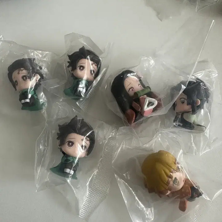 [BUNJANG] Demon Slayer Gacha Collection (Onjyeoryeona, Eokkaekung, Nemuraseta-i) Sealed / 귀칼 가챠 모음 (언제오려나 어깨쿵 네무라세타이) 미개봉 판매