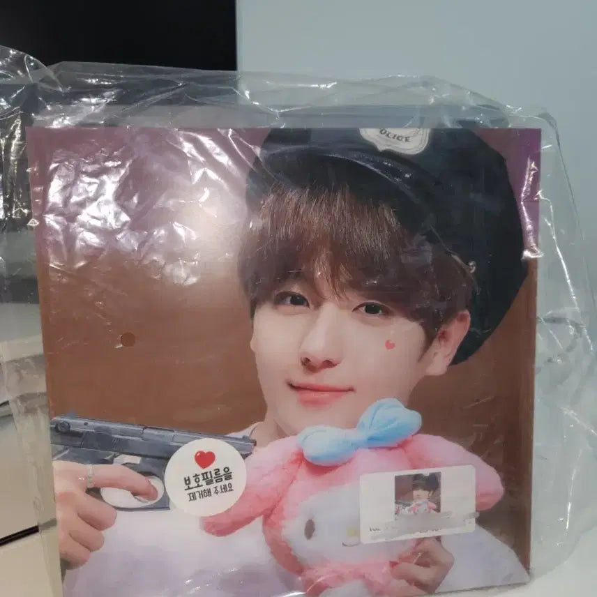 [BUNJANG] The Boyz Hyunjae Framed Photo / 더보이즈 현재 액자