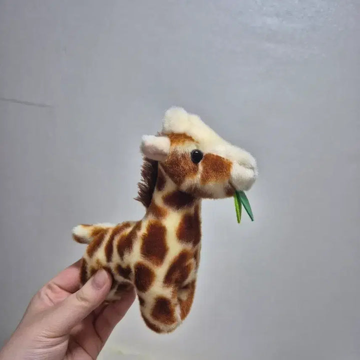 [BUNJANG] Everland Giraffe Magnet Plush Toy / 에버랜드 기린 자석 인형