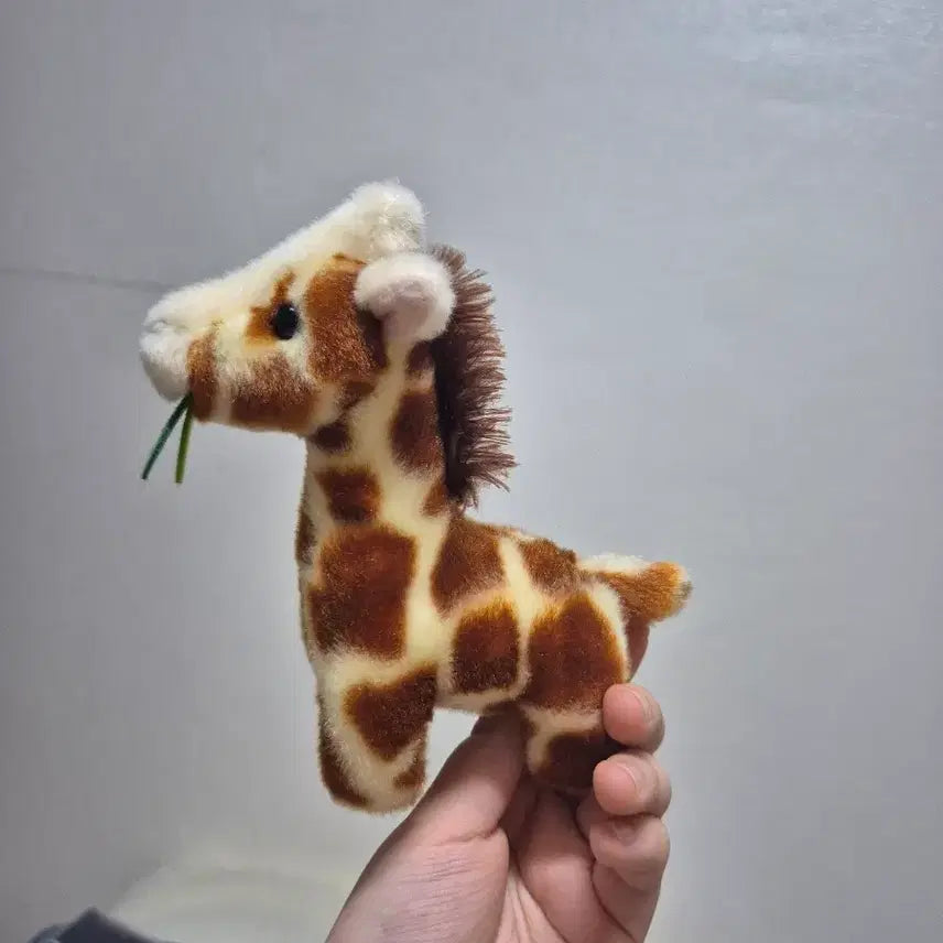 [BUNJANG] Everland Giraffe Magnet Plush Toy / 에버랜드 기린 자석 인형