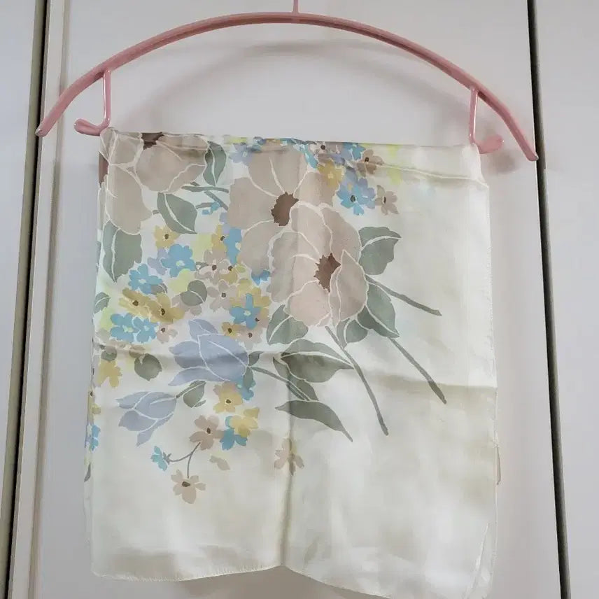 [SOLD OUT] 실크 100.% Gap 플라워 스카프