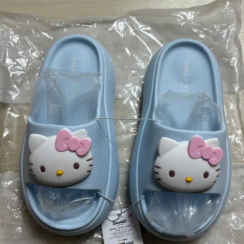 [BUNJANG] Sanrio Hello Kitty Platform Sandals Slippers (Sky Blue, 230) / 산리오 헬로키티 통굽 하늘색 샌들 슬리퍼 230 하늘색 새상품