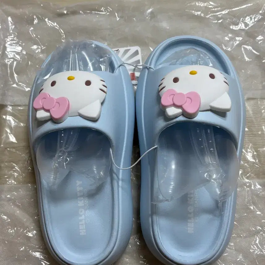 [BUNJANG] Sanrio Hello Kitty Platform Sandals Slippers (Sky Blue, 230) / 산리오 헬로키티 통굽 하늘색 샌들 슬리퍼 230 하늘색 새상품