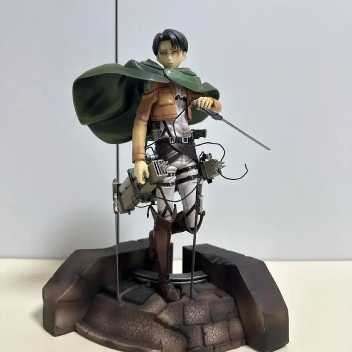 [BUNJANG] Attack on Titan Levi 1/7 Scale Figure (Unsealed) / [개봉] 풀크라 진격의 거인 리바이 1/7 피규어