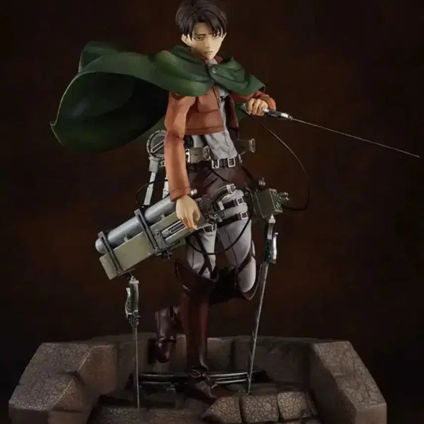 [BUNJANG] Attack on Titan Levi 1/7 Scale Figure (Unsealed) / [개봉] 풀크라 진격의 거인 리바이 1/7 피규어 + I상(벽거인)
