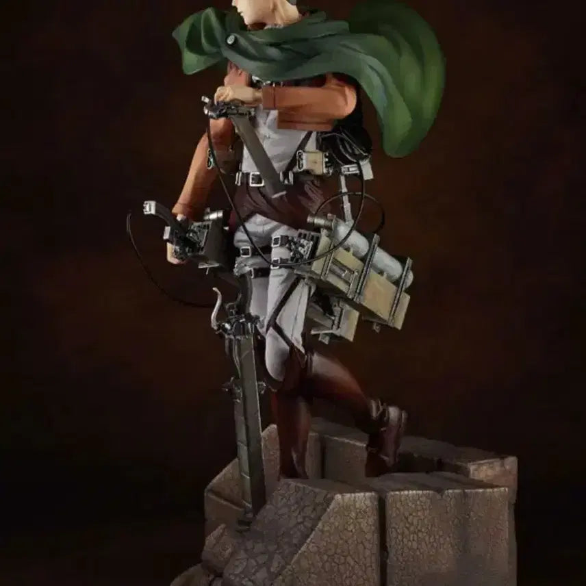 [BUNJANG] Attack on Titan Levi 1/7 Scale Figure (Unsealed) / [개봉] 풀크라 진격의 거인 리바이 1/7 피규어 + I상(벽거인)