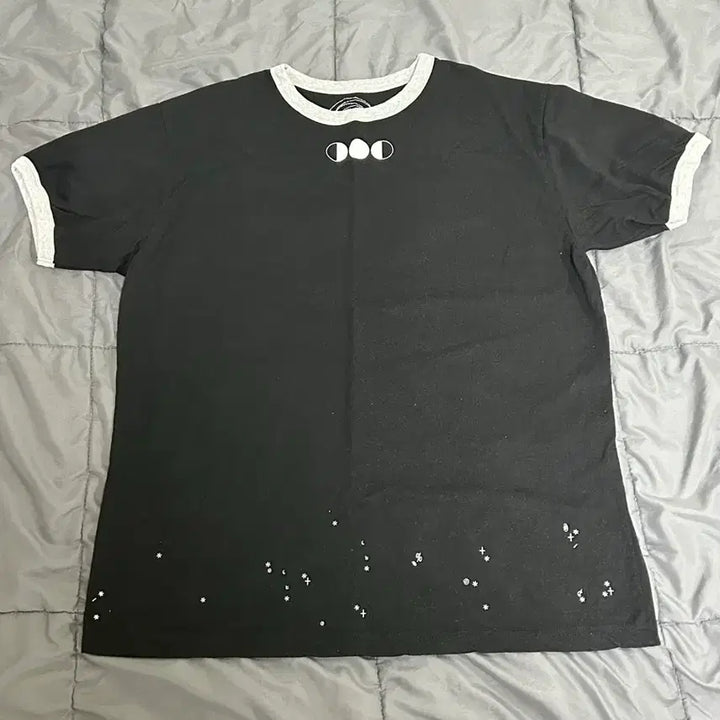 [BUNJANG] DAMONSIR Concert T-Shirt L Size / (새상품)데이먼스이어 콘서트 굿즈 티셔츠 L