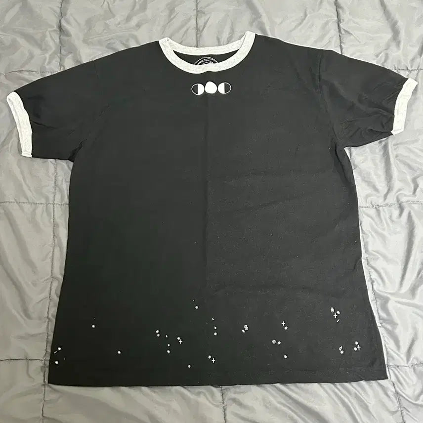 [BUNJANG] DAMONSIR Concert T-Shirt L Size / (새상품)데이먼스이어 콘서트 굿즈 티셔츠 L