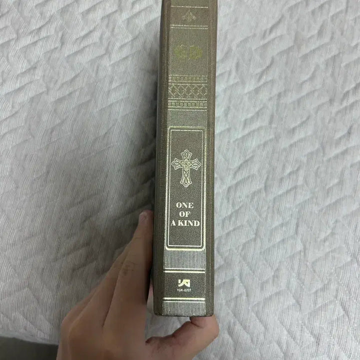[BUNJANG] G-Dragon One Of A Kind Gold Edition Album / G-Dragon One Of A Kind 지디 원옵카 골드