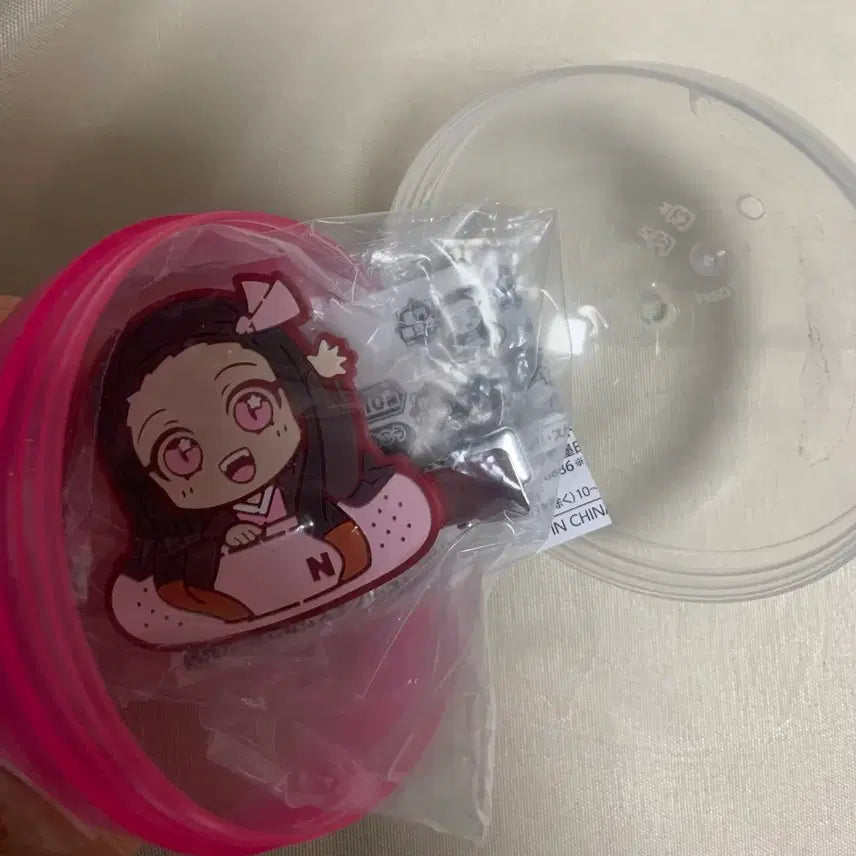 [BUNJANG] Demon Slayer Nezuko Rubber Bandage Hair Clip / 미개봉 새상품) 귀칼 귀멸의칼날 러버 반창고 헤어클립 헤어핀 네즈코 가챠