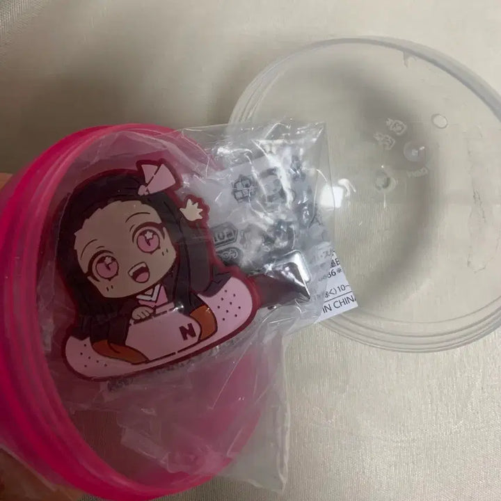 [BUNJANG] Demon Slayer Nezuko Rubber Bandage Hair Clip / 미개봉 새상품) 귀칼 귀멸의칼날 러버 반창고 헤어클립 헤어핀 네즈코 가챠