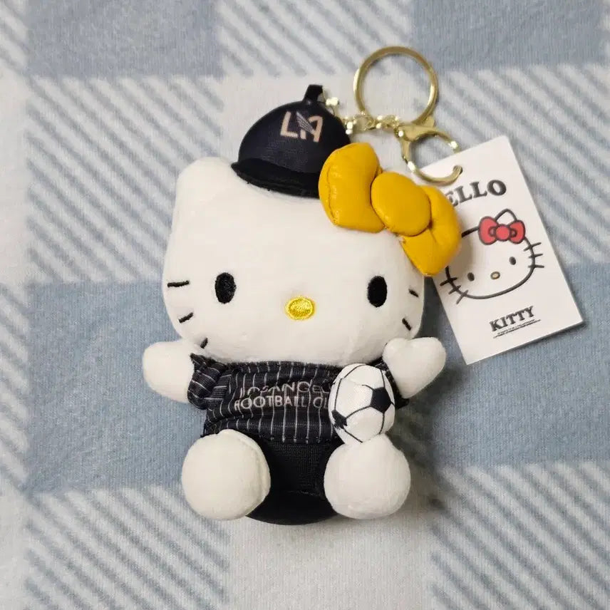 [BUNJANG] Hello Kitty Soccer Ball Keychain Plush Toy / (새상품) 축구공 키티 인형 키링