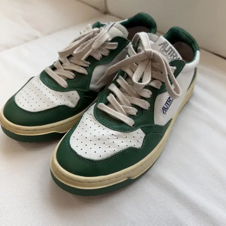 [BUNJANG] Autry Medalist Sneakers Low / 오트리 ( Autry ) 메달리스트 스니커즈