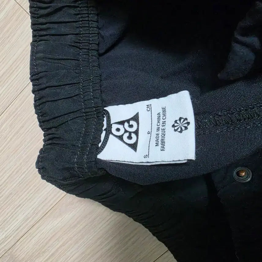 [BUNJANG] Nike ACG Smith Summit Cargo Pants Black Anthracite Asia S / 나이키 ACG 스미스 서밋 카고 팬츠 블랙 앤트러사이트 - 아시아 S