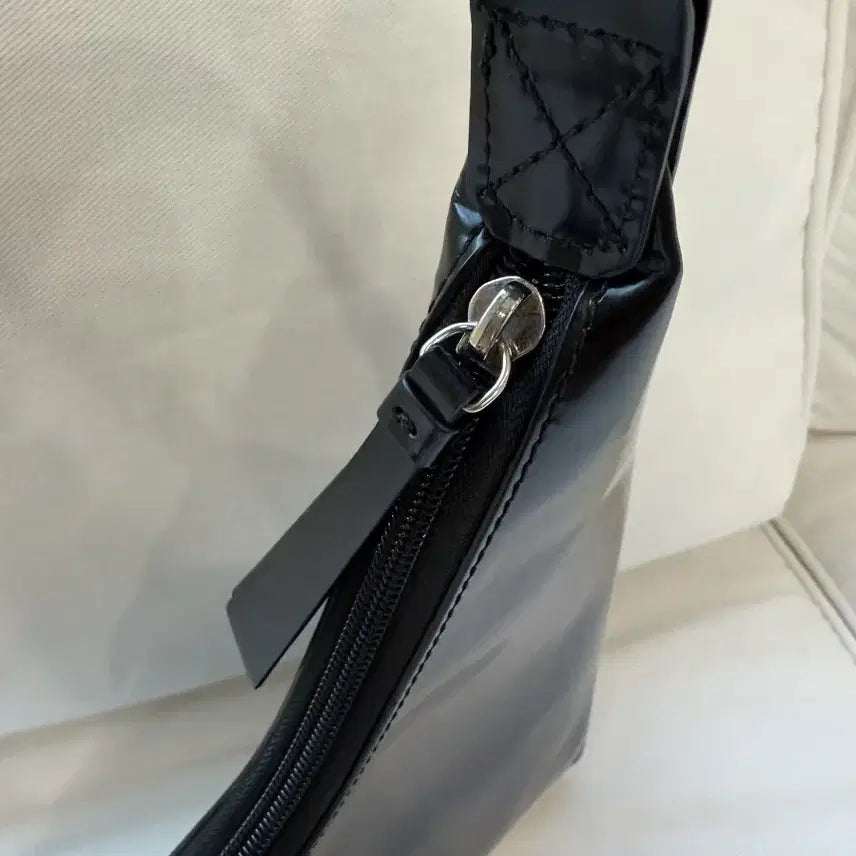 [BUNJANG] BY FAR Amber Shoulder Bag Large / 바이파 ( BY FAR ) 앰버 숄더백
