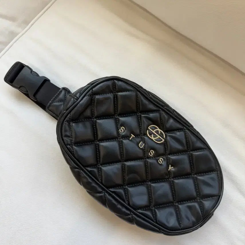 [BUNJANG] Stussy Quilted Hip Bag / 스투시 힙색