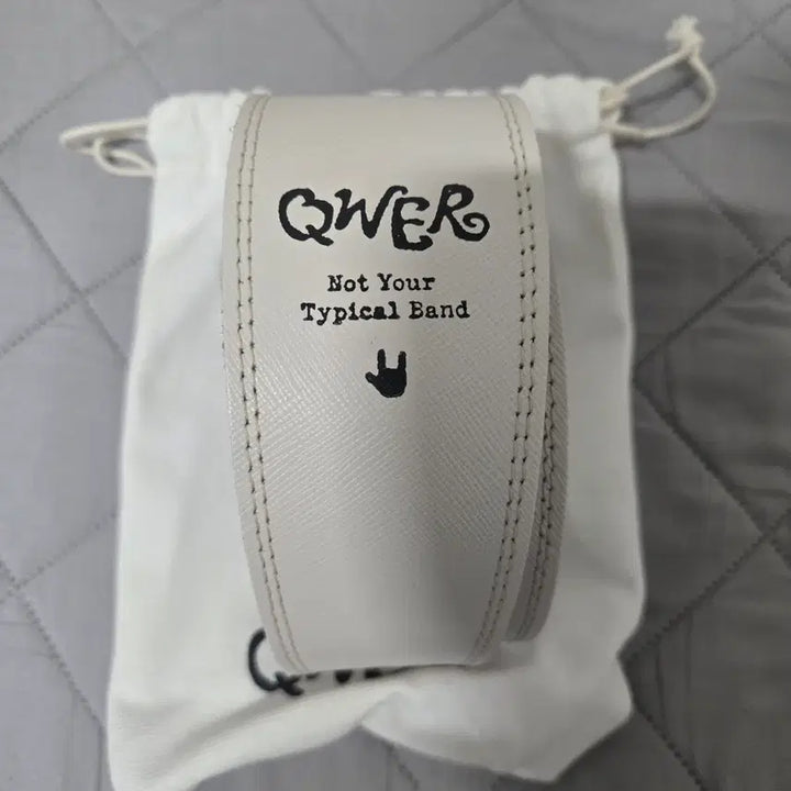 [BUNJANG] QWER Pop-Up Guitar Strap / QWER 팝업 기타 스트랩