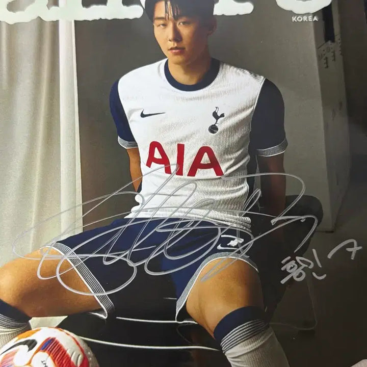 [BUNJANG] Son Heung-min Autographed Photo / 손흥민 친필 사인 포토