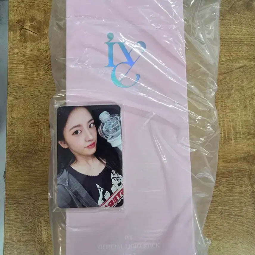 [BUNJANG] IVE Official Light Stick Ver. 2 (Sealed) with POB Photocard Set / [미개봉, 특전포토카드세트포함] 아이브 응원봉 ver2