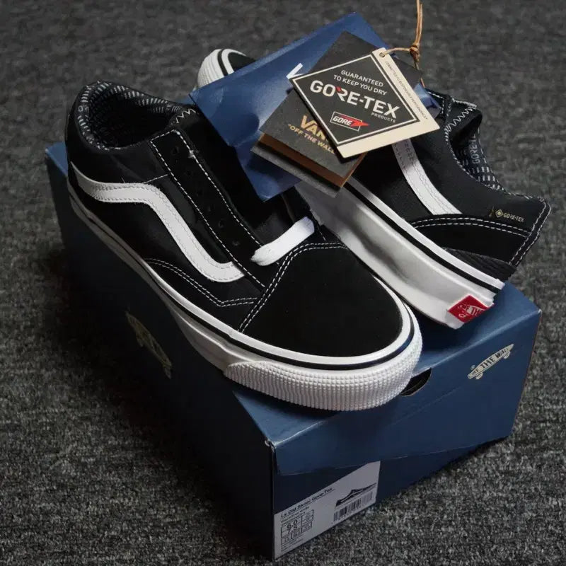 [BUNJANG] Vans Premium Old Skool Gore-Tex Sneakers / (240) 반스 프리미엄 올드스쿨 고어텍스