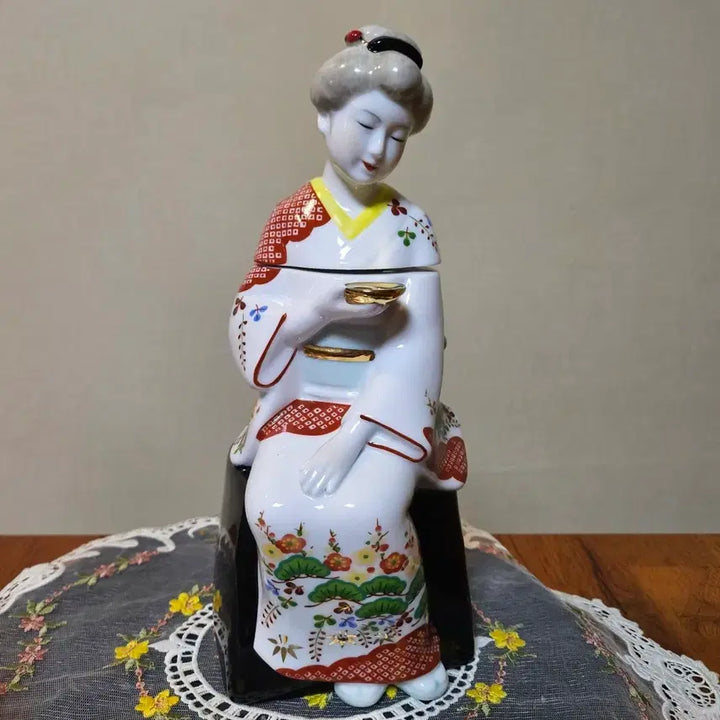 [BUNJANG] Vintage Japanese Geisha Ceramic Sake Bottle / 올드 빈티지 일본 게이샤 도자기 청주병 술병 공병.