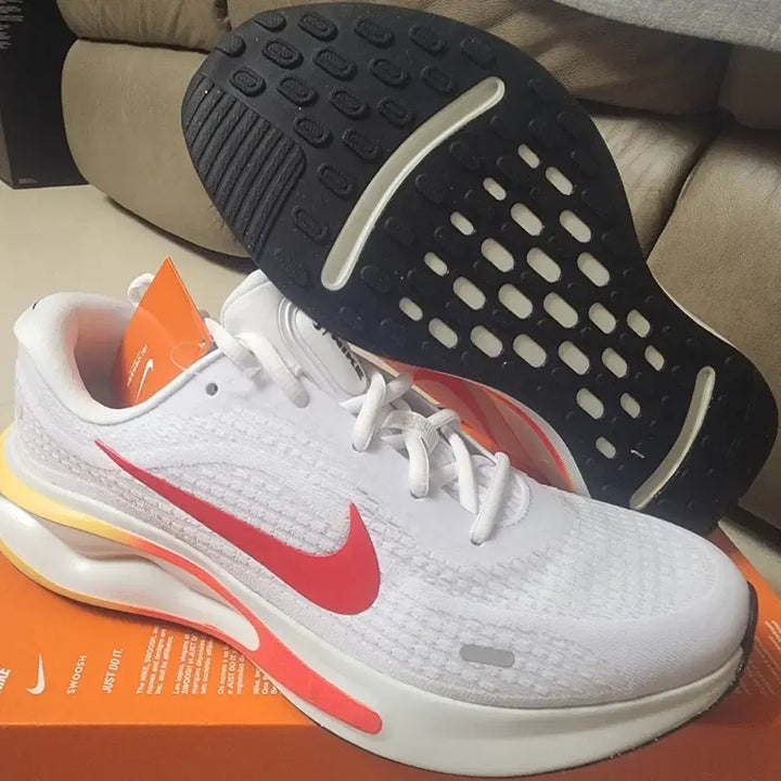 [BUNJANG] Nike Journey Run White Red 275mm Trail Running Walking Shoes Sneakers / 나이키 저니 런 화이트 레드 275mm  조깅 트레일 런닝 워킹화 스니커