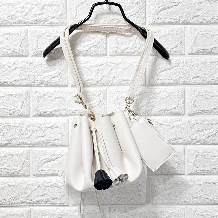 [BUNJANG] Ivory Drawstring Bucket Bag / 긔여운 복조리 버킷백