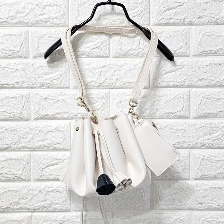 [BUNJANG] Ivory Drawstring Bucket Bag / 긔여운 복조리 버킷백