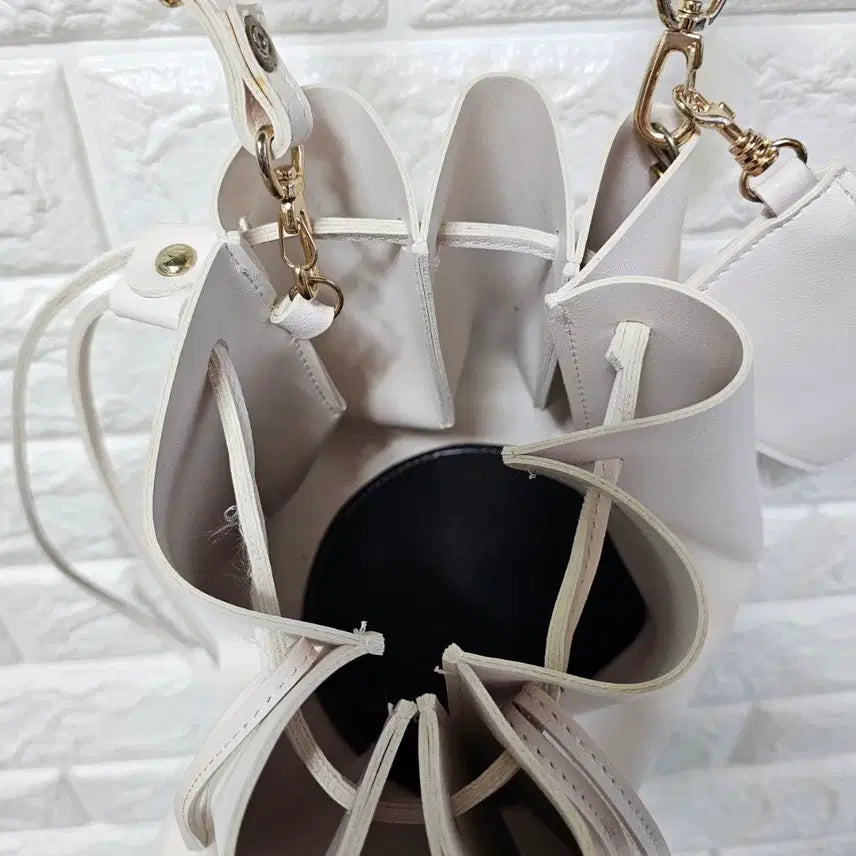 [BUNJANG] Ivory Drawstring Bucket Bag / 긔여운 복조리 버킷백