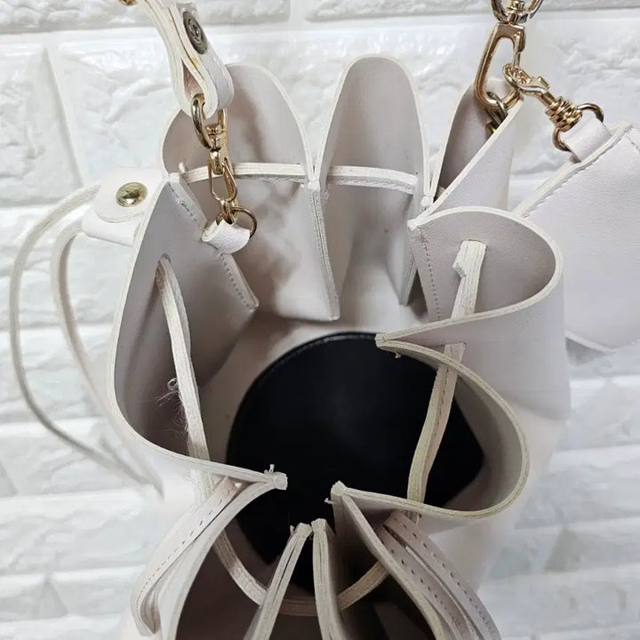 [BUNJANG] Ivory Drawstring Bucket Bag / 긔여운 복조리 버킷백