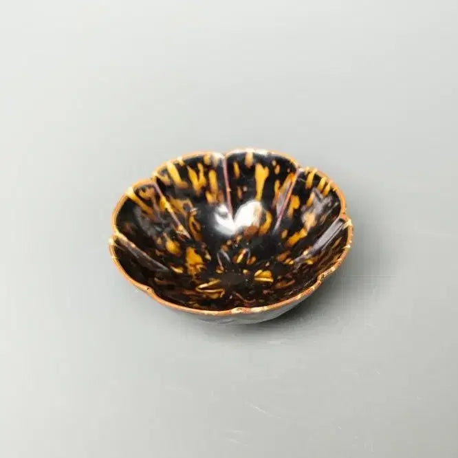 [BUNJANG] Gild JuYo Hwa Hyung Gu Yeom Mun Da Wan Tea Cup Chinese Porcelain Antique Art Collectible / 길주요 화형구 엽문다완 찻잔 중국도자기 골동품 미술품 수집품