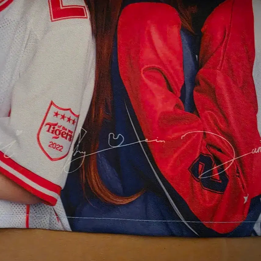 [BUNJANG] NewJeans SKT Fabric Poster Unsealed / 뉴진스 SKT 싸인포스터 단순개봉