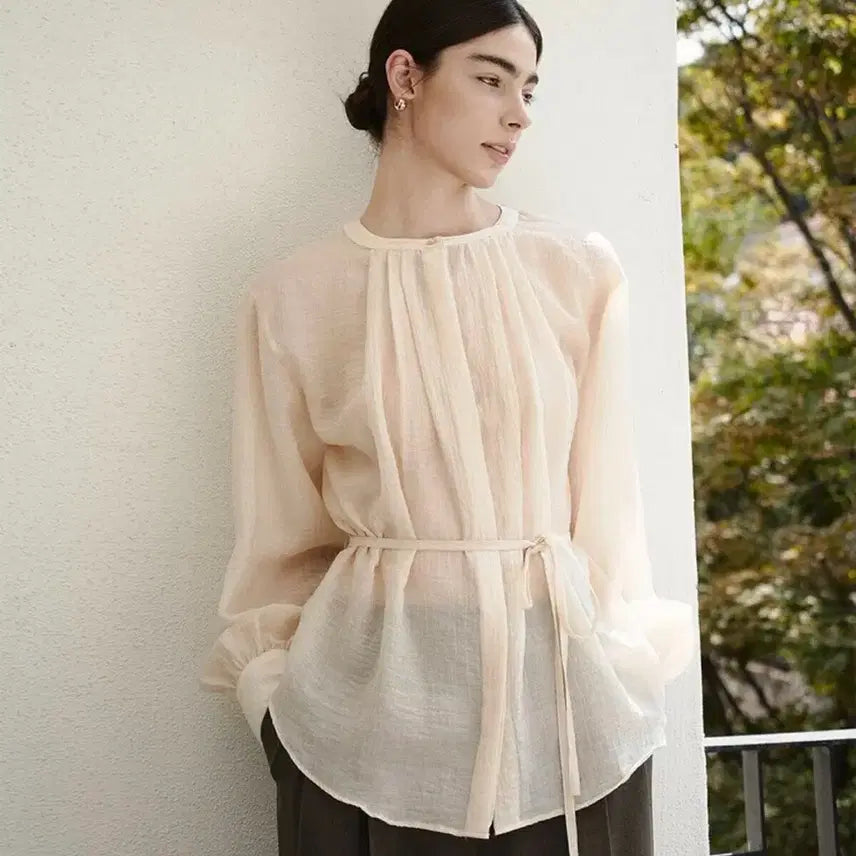 [SOLD OUT] 지에마르 라운드넥 스트랩블라우스