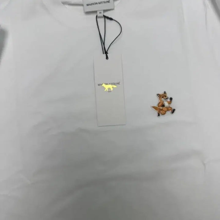 [BUNJANG] Maison Kitsuné Speedy Fox Patch Comfort T-Shirt White / 메종 키츠네 스피디 폭스 패치 컴포트 티셔츠 화이트