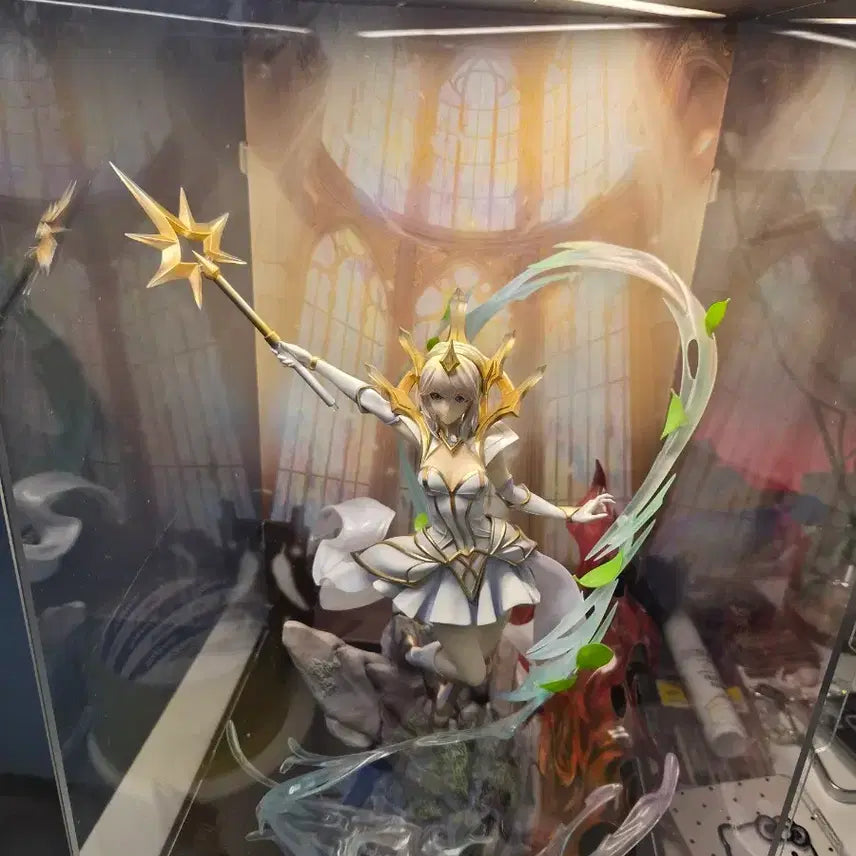 [BUNJANG] League of Legends Lux Figure with Acrylic Case / 롤 럭스 피규어 + 아크릴케이스
